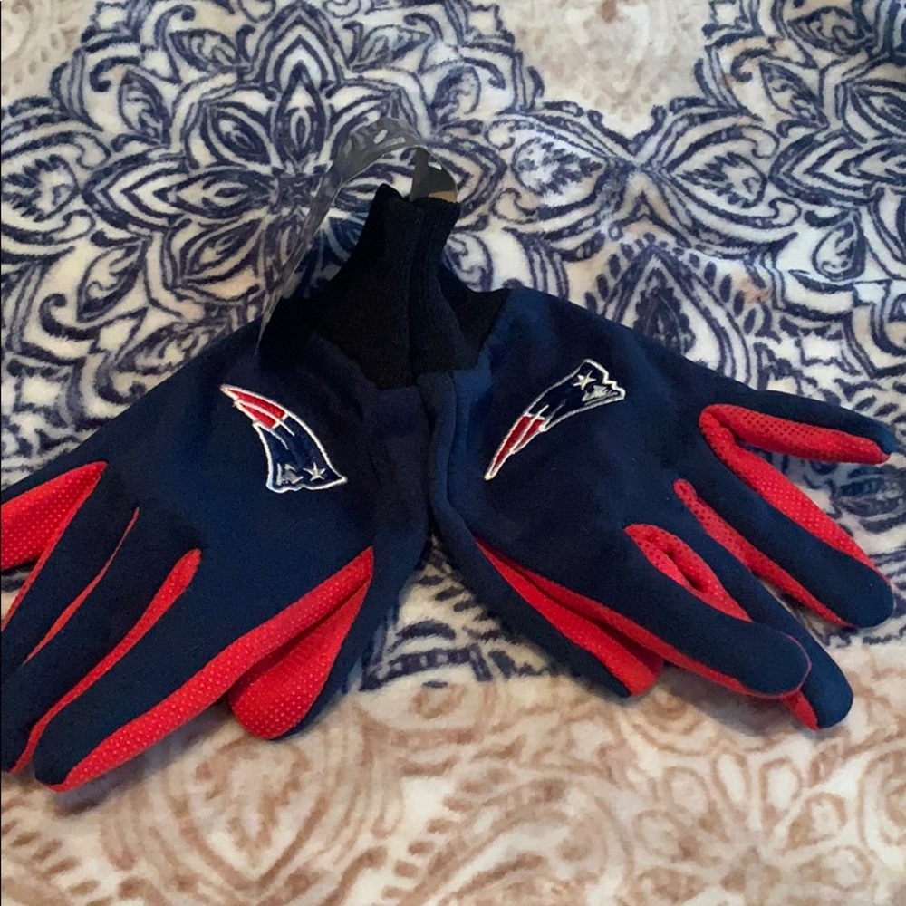 Patriots gloves